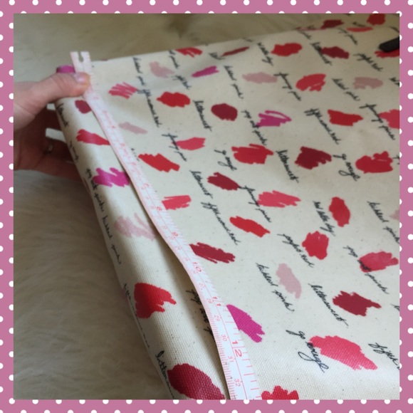 SOLD SOLD SOLD Kate Spade ♠️ lipstick smudge tote - Picture 2 of 8